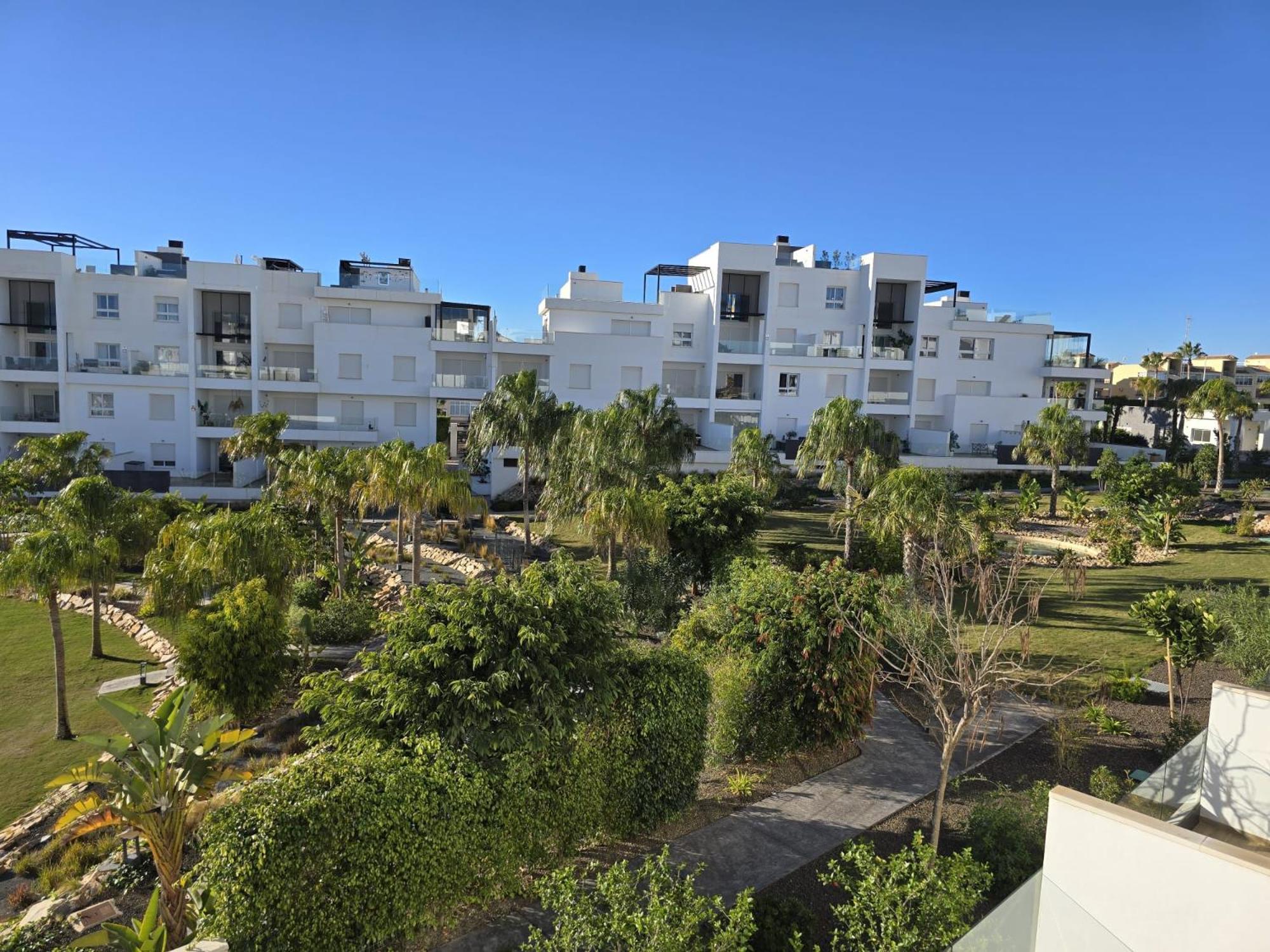 Nice 2 Bedroom Bali Apartment With Sea Views Torrevieja Exterior photo